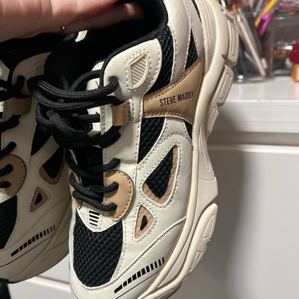 Steve Madden Black and Cream Athletic Shoes